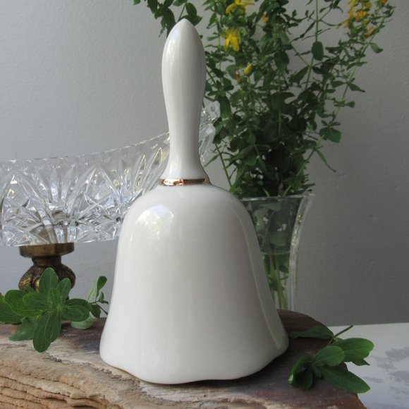 Porcelain Bell Village Landscape, Japan - Picture 8 of 13